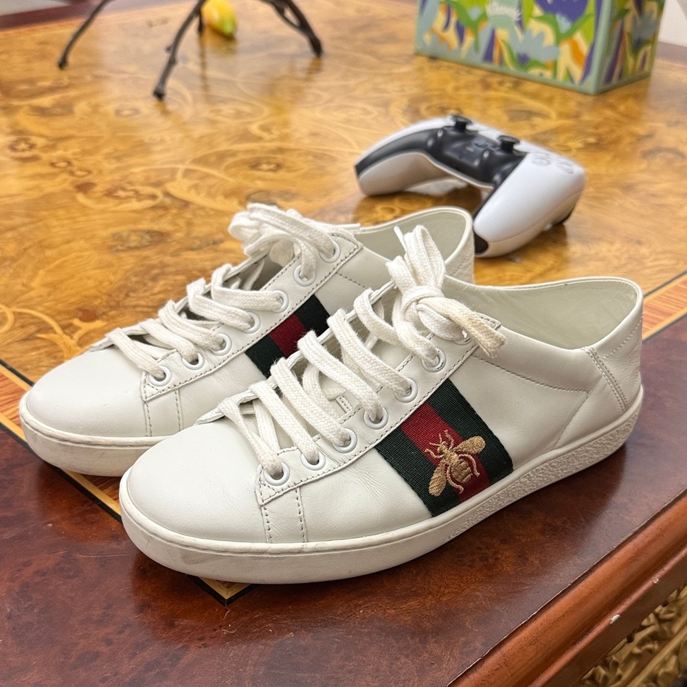 Gucci White Sneakers with Green and Red Stripe